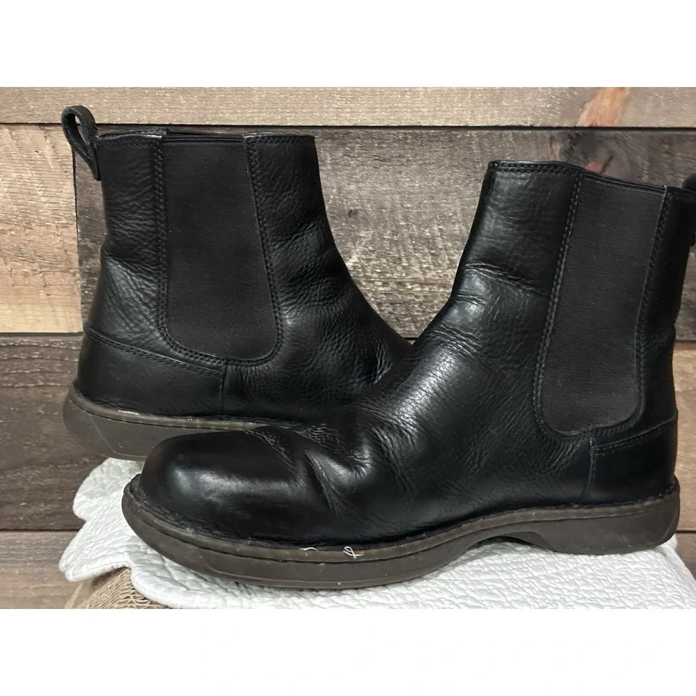 UGG Biltmore Chelsea Boots 3039 Size 10.5 Black  Pebbled Leather Sheepskin Lined